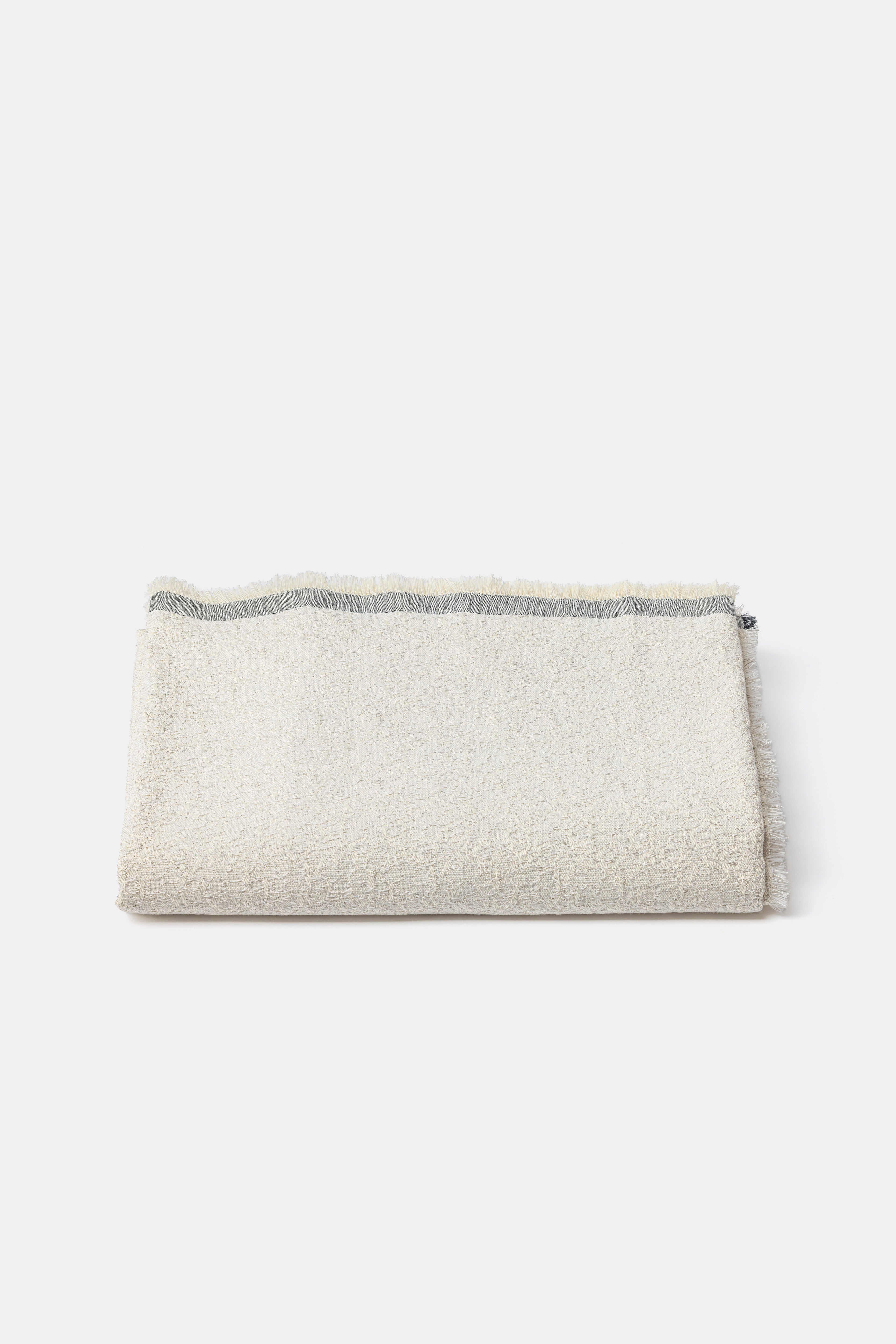 "F100" bedspread in Silk White